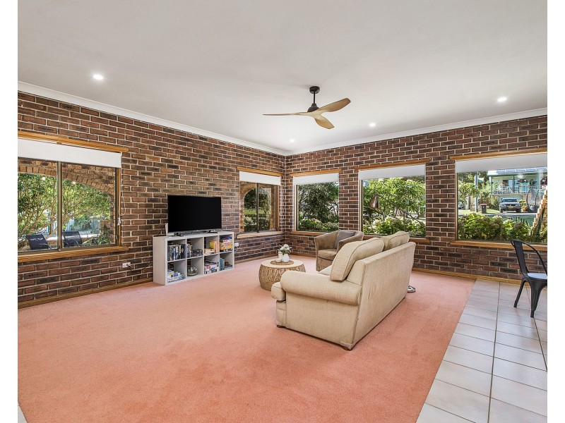 15 Main Street, Crescent Head NSW 2440