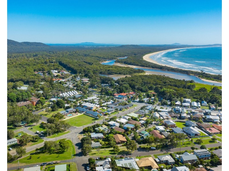 15 Main Street, Crescent Head NSW 2440