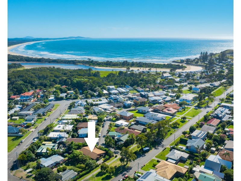 15 Main Street, Crescent Head NSW 2440