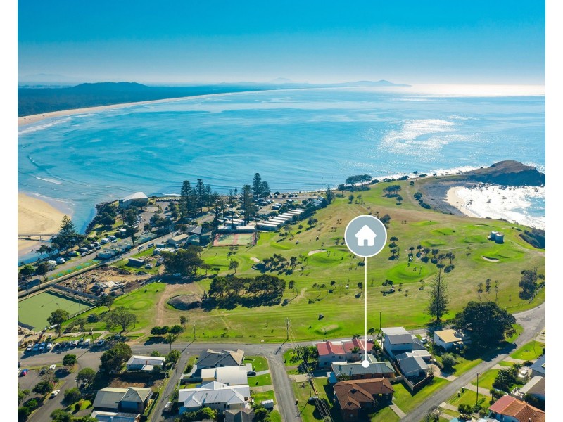 2 Gowing Street, Crescent Head NSW 2440