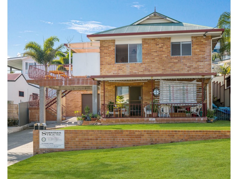 2 Gowing Street, Crescent Head NSW 2440