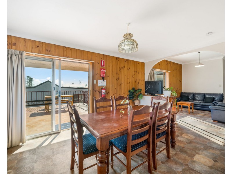 2 Gowing Street, Crescent Head NSW 2440