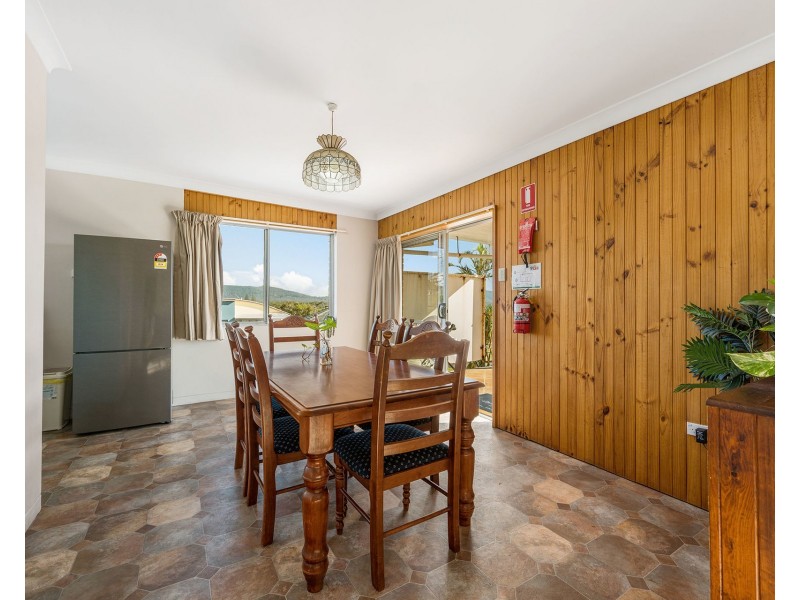 2 Gowing Street, Crescent Head NSW 2440