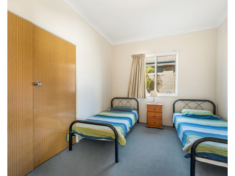 2 Gowing Street, Crescent Head NSW 2440