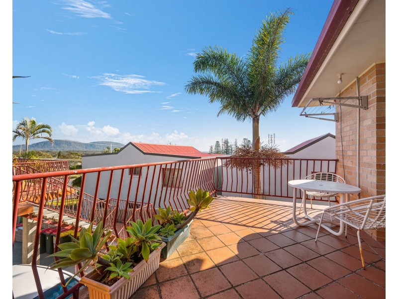 2 Gowing Street, Crescent Head NSW 2440