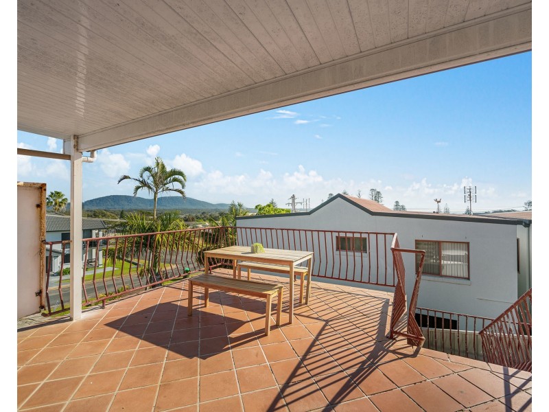 2 Gowing Street, Crescent Head NSW 2440