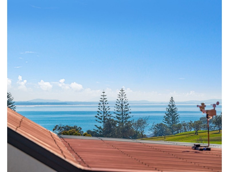 2 Gowing Street, Crescent Head NSW 2440