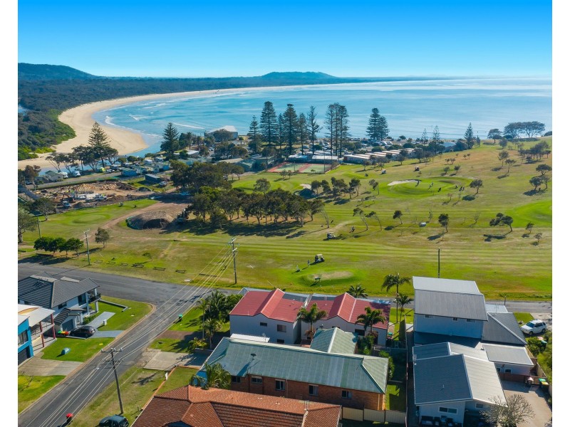 2 Gowing Street, Crescent Head NSW 2440