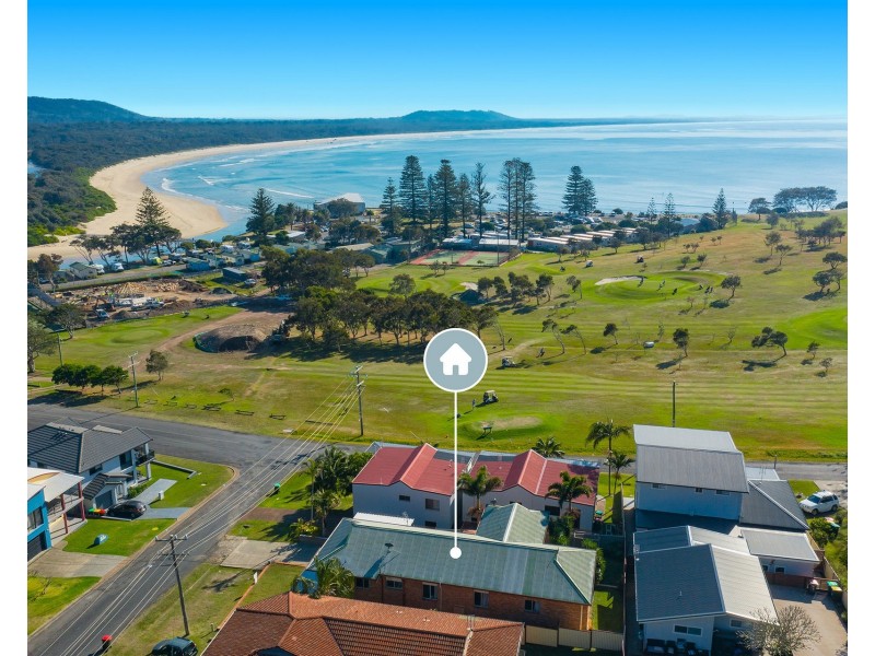 2 Gowing Street, Crescent Head NSW 2440