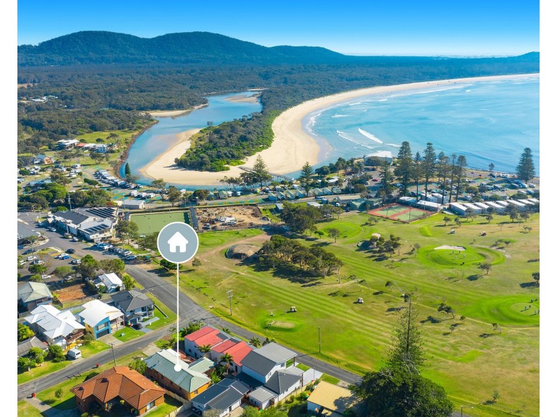 2 Gowing Street, Crescent Head NSW 2440