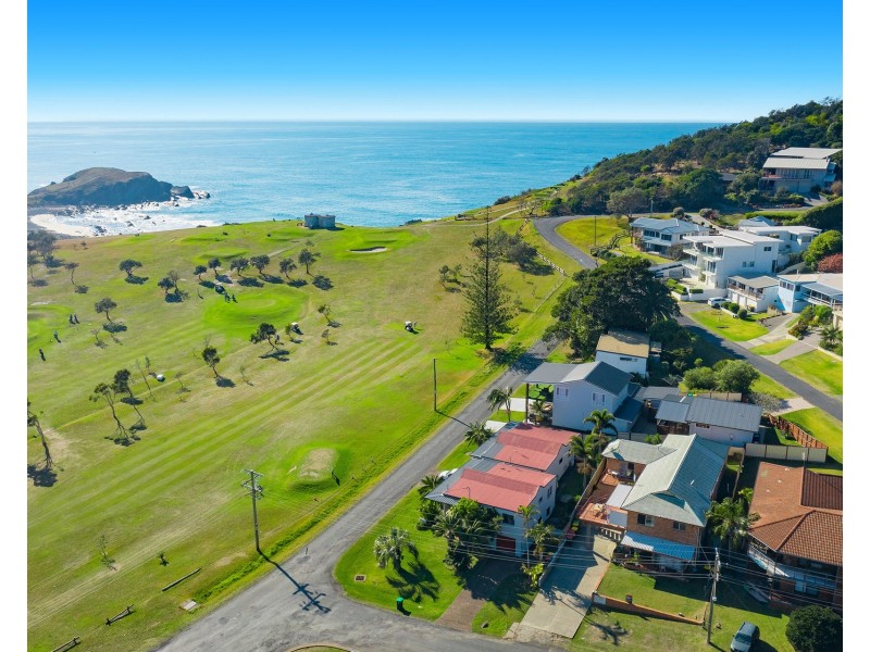 2 Gowing Street, Crescent Head NSW 2440