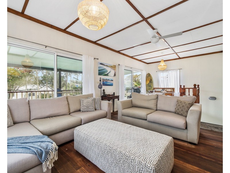 9 Pacific Street, Crescent Head NSW 2440