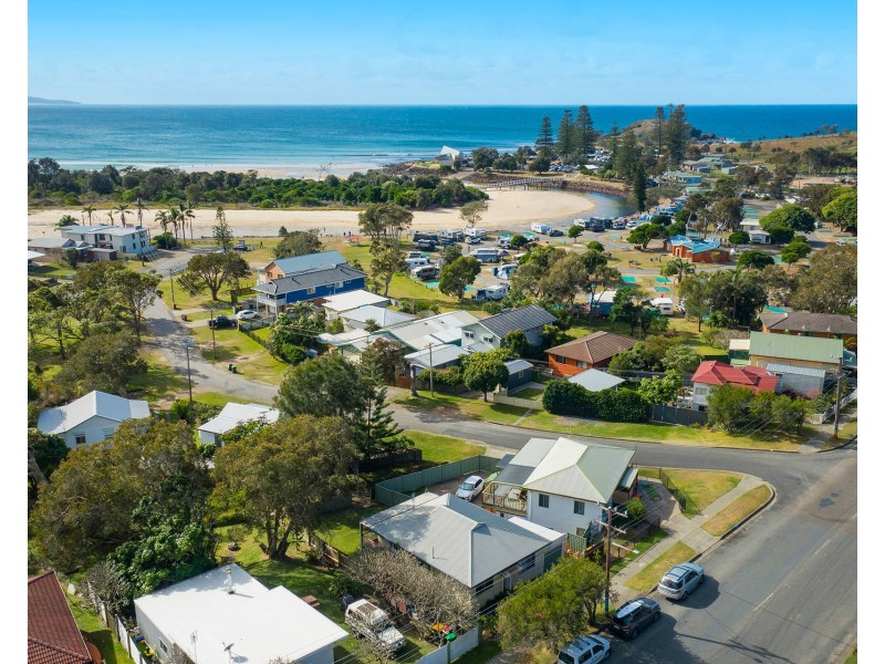 9 Pacific Street, Crescent Head NSW 2440