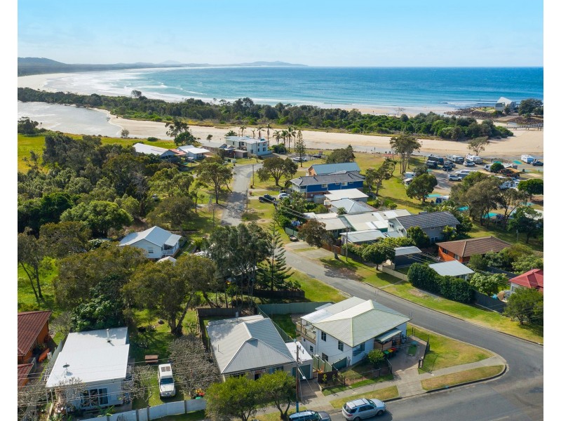 9 Pacific Street, Crescent Head NSW 2440