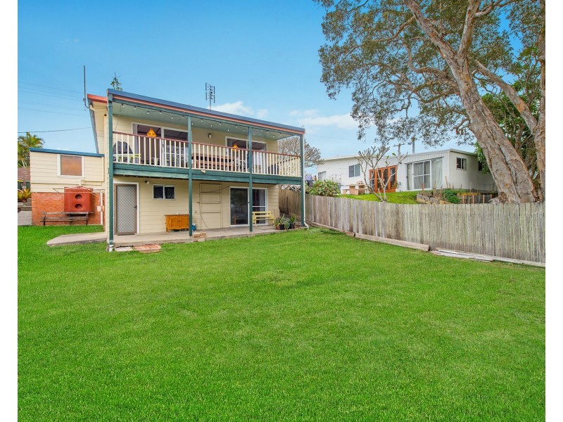 9 Pacific Street, Crescent Head NSW 2440