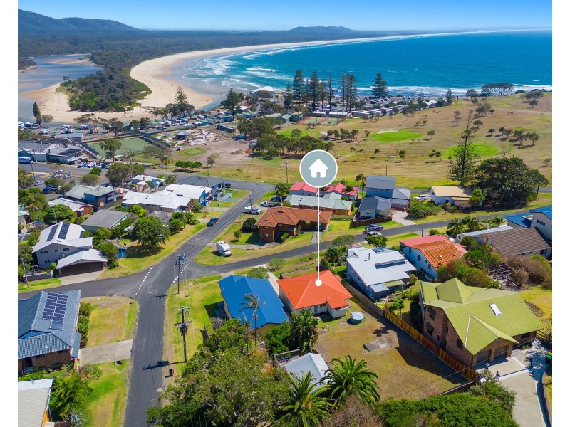18 Stewart Street, Crescent Head NSW 2440