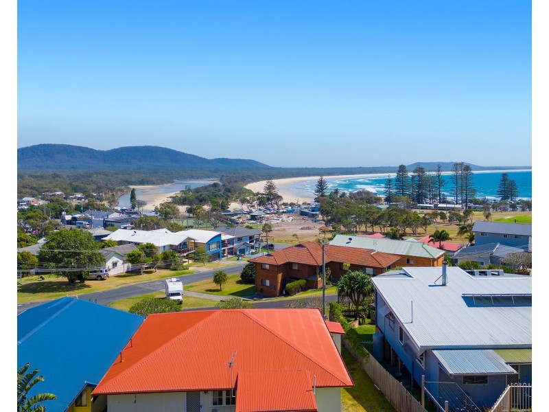 18 Stewart Street, Crescent Head NSW 2440