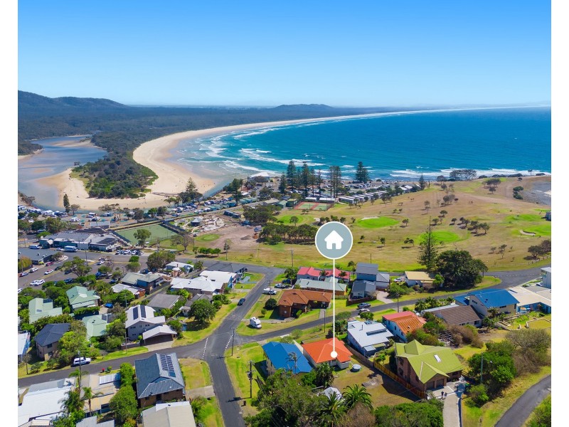 18 Stewart Street, Crescent Head NSW 2440