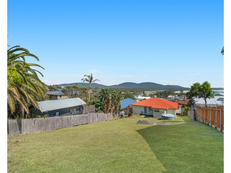 18 Stewart Street, Crescent Head NSW 2440