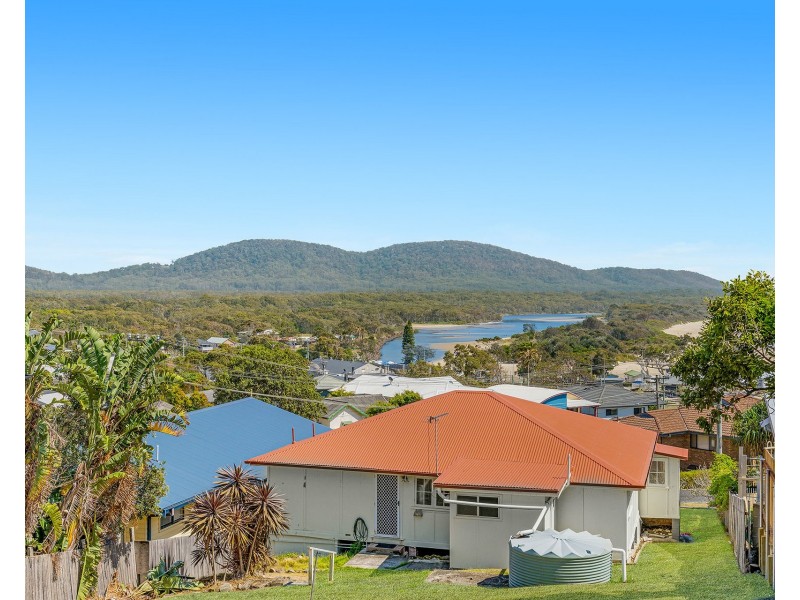 18 Stewart Street, Crescent Head NSW 2440