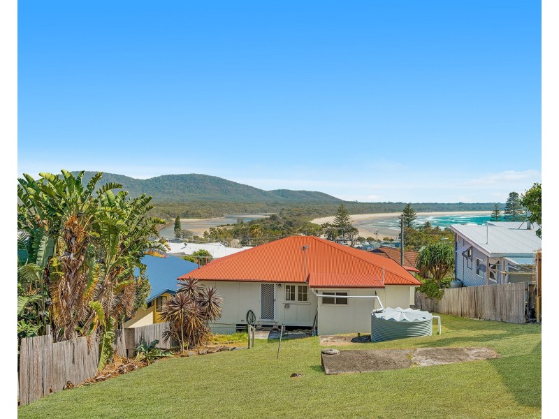18 Stewart Street, Crescent Head NSW 2440