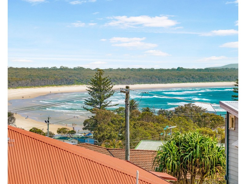 18 Stewart Street, Crescent Head NSW 2440