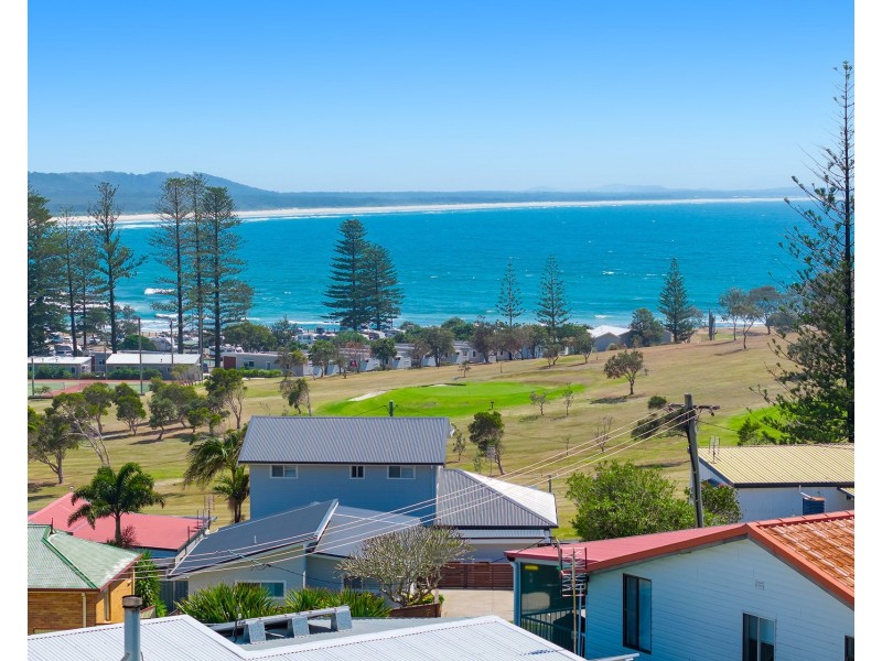 18 Stewart Street, Crescent Head NSW 2440