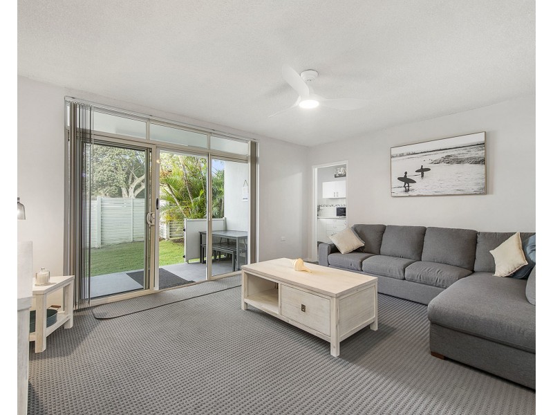 2/1 Main Street, Crescent Head NSW 2440