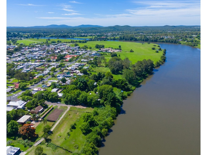 4 Wide Street, West Kempsey NSW 2440