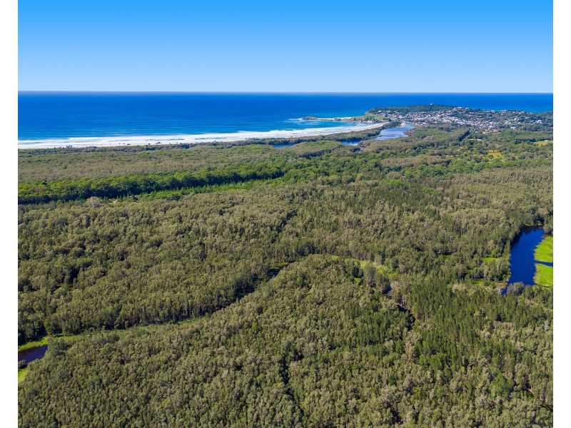 175 Loftus Road, Crescent Head NSW 2440