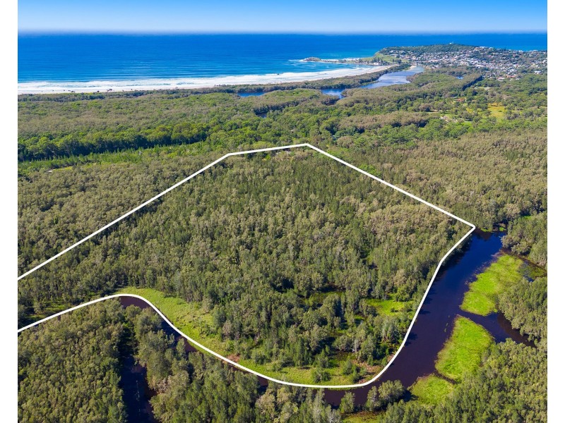 175 Loftus Road, Crescent Head NSW 2440