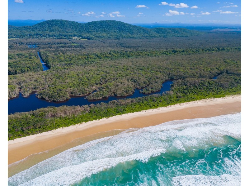 175 Loftus Road, Crescent Head NSW 2440