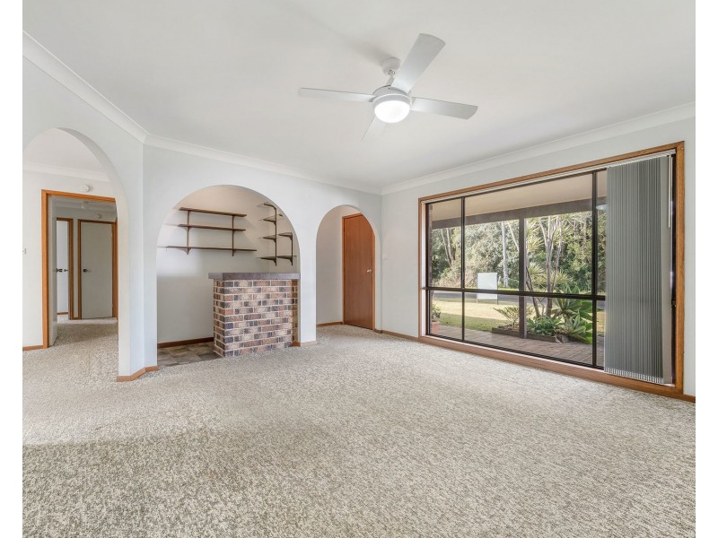 16 Belmore Street, Crescent Head NSW 2440