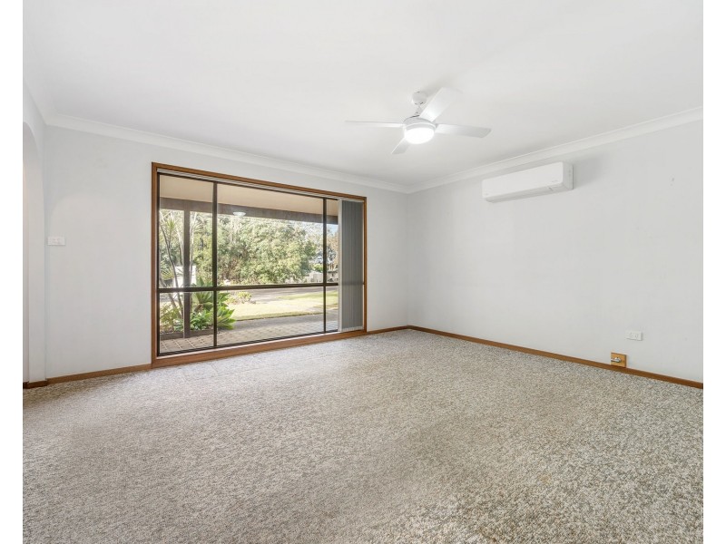 16 Belmore Street, Crescent Head NSW 2440