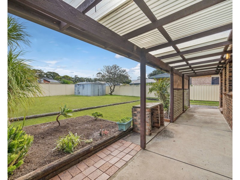16 Belmore Street, Crescent Head NSW 2440