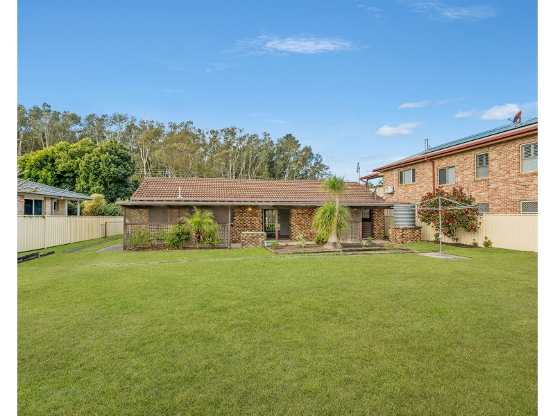 16 Belmore Street, Crescent Head NSW 2440