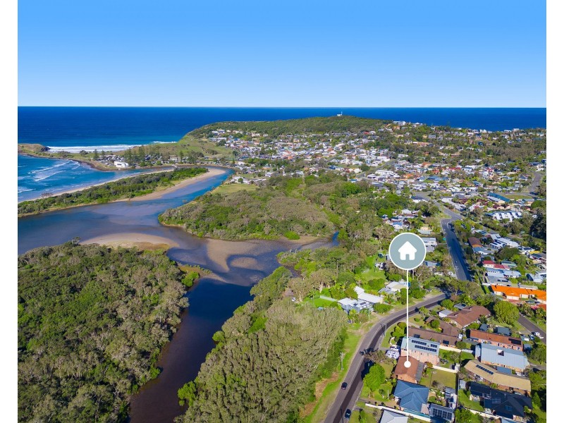 16 Belmore Street, Crescent Head NSW 2440