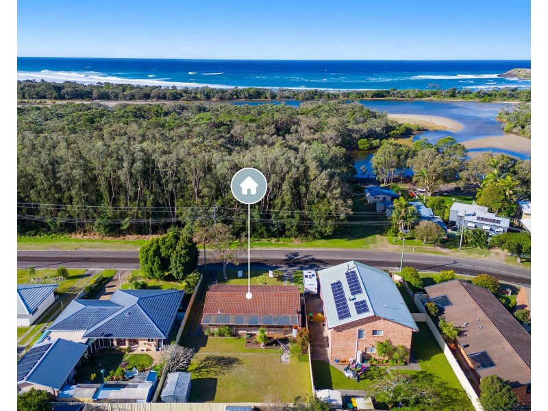 16 Belmore Street, Crescent Head NSW 2440