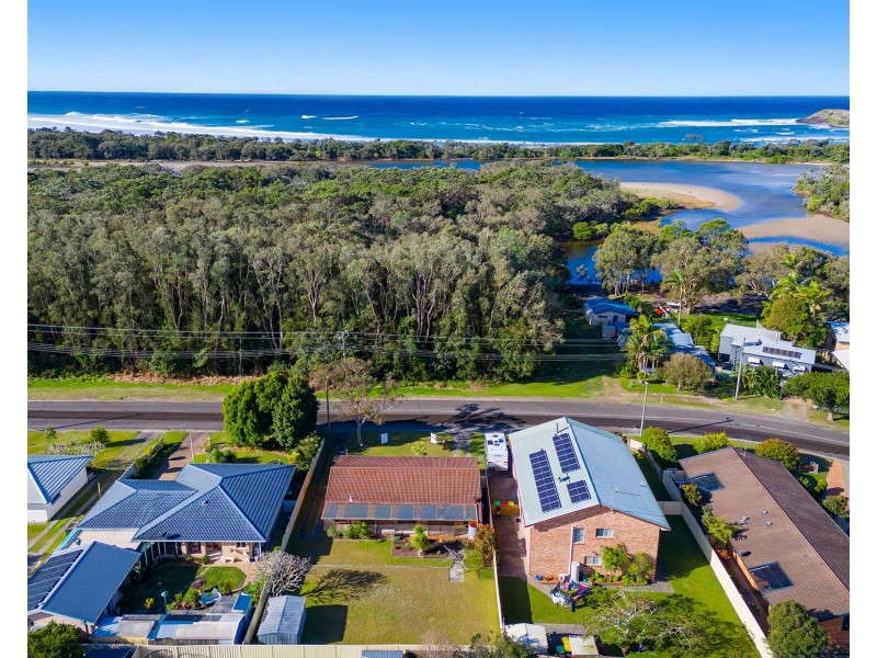 16 Belmore Street, Crescent Head NSW 2440