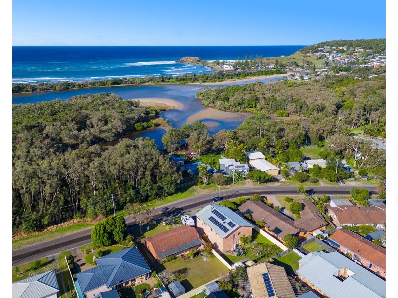 16 Belmore Street, Crescent Head NSW 2440