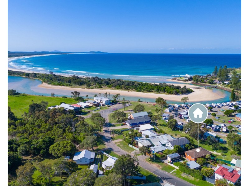 1  Willow Street, Crescent Head NSW 2440