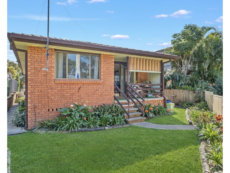 1  Willow Street, Crescent Head NSW 2440