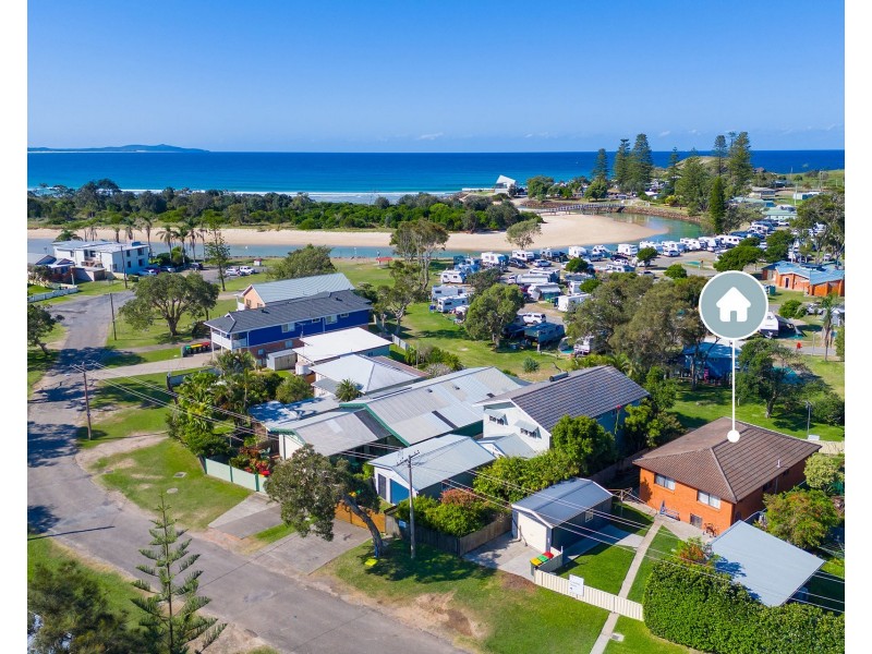 1  Willow Street, Crescent Head NSW 2440