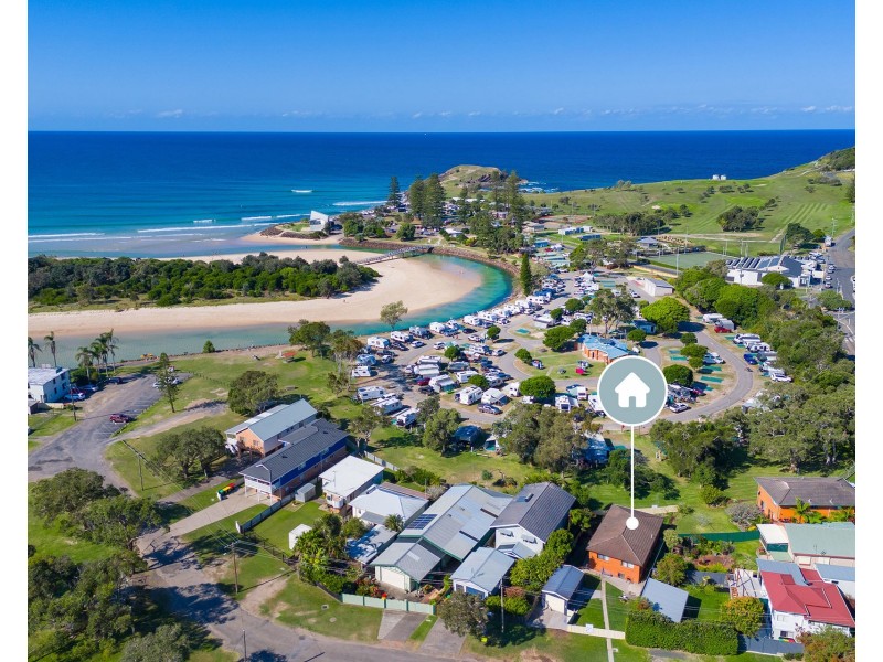 1  Willow Street, Crescent Head NSW 2440