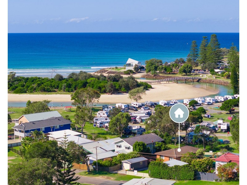 1  Willow Street, Crescent Head NSW 2440