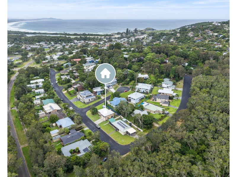 12 Charles Parry Street, Crescent Head NSW 2440