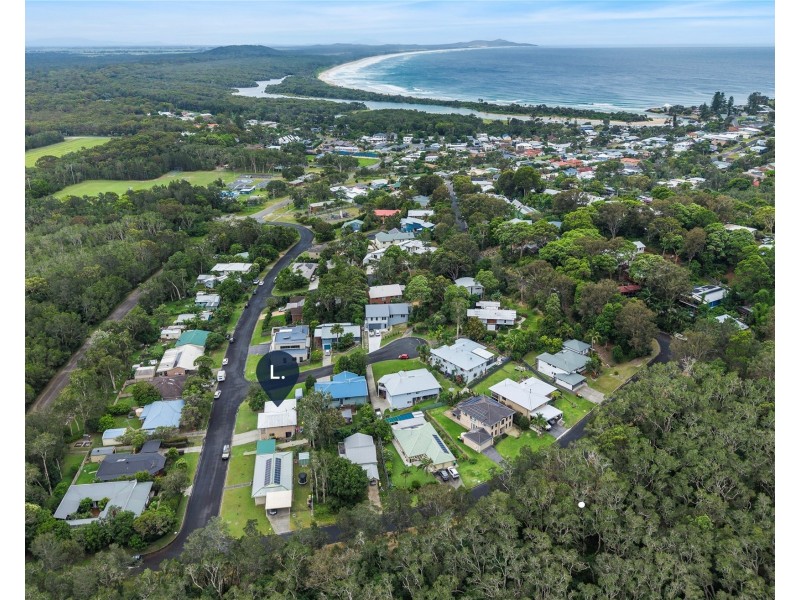 12 Charles Parry Street, Crescent Head NSW 2440