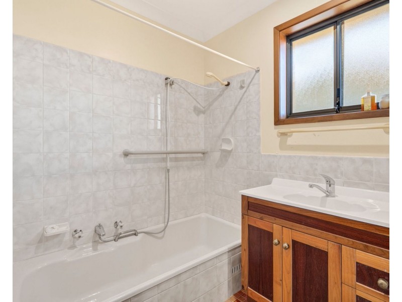 5 Ronald Robinson Place, East Kempsey NSW 2440