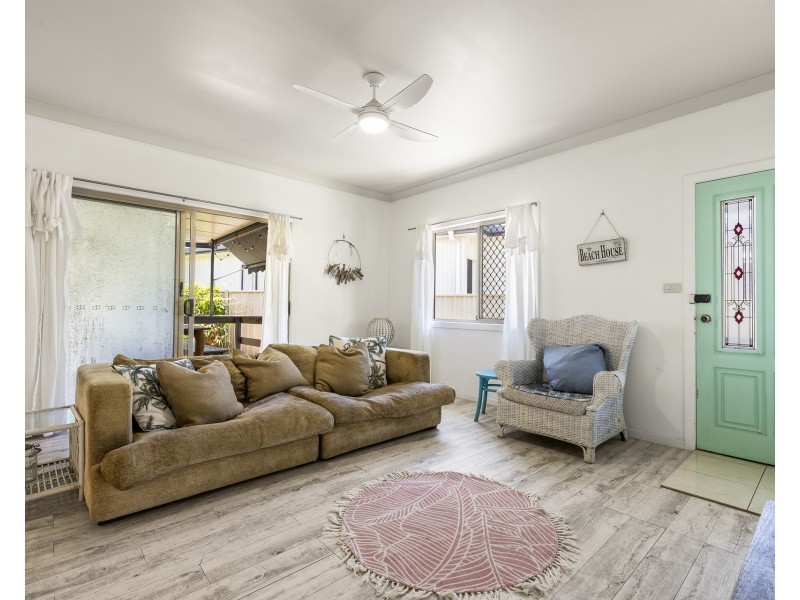 11 Walker Street, Crescent Head NSW 2440