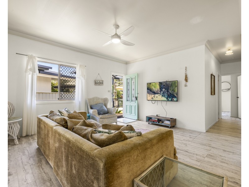 11 Walker Street, Crescent Head NSW 2440